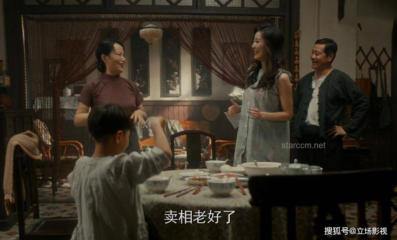 **消失1年，贾玲又回来掀桌了：演艺圈的沉寂与破茧成蝶**